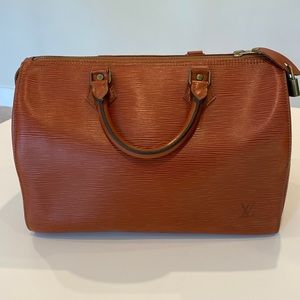 Louis Vuitton vintage handbag in perfect conditions. Classic model.